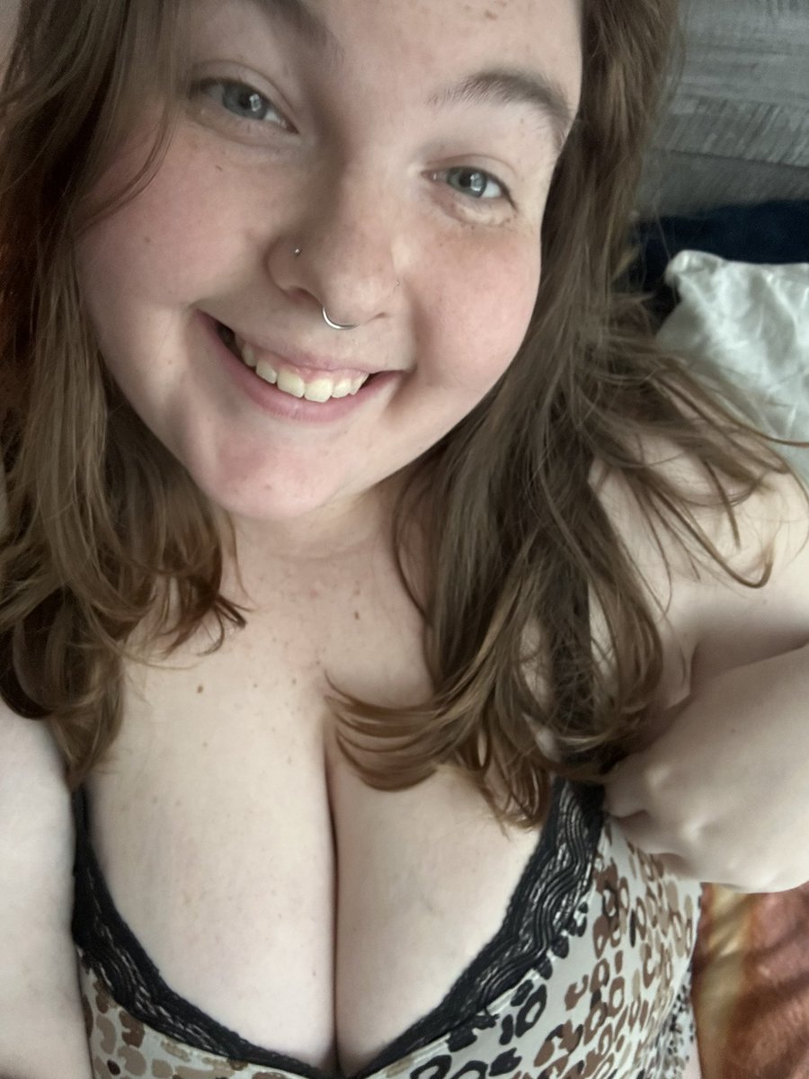 thicccmick's tweet photo. Hey it’s been awhile 🥰 miss me? Who likes my haircut? Dm me, or kik me at mickeyyy3 💋 

#FLOWER #girl #woman #talktome #hmu #messageme #dmme #thickgirl #sugarbaby #goodgirl #sayhi #keepmecompany #pawg #pawgnxtdoor #thick #kik #kikme #kikmessenger #Dmsopen #me #selfie https://t.co/iXt0RopSKI