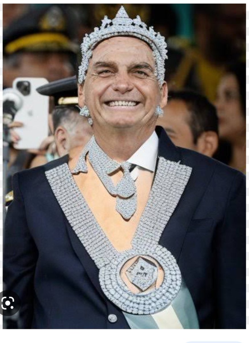 O Ladrão das Joias era um falso Rei.
Devolva o que não lhe pertence.