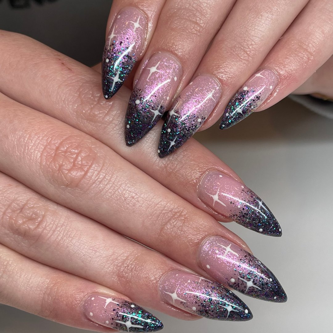 shapewith_teryn's tweet photo. 🖤 T SWIFT READY! 🖤

These were so fun!!!! 

 Alot of you like to know what I change! So here’s this ⬇️
•These are considered a 5 design (all 10 nails)• https://t.co/AZpD5f7Yuf