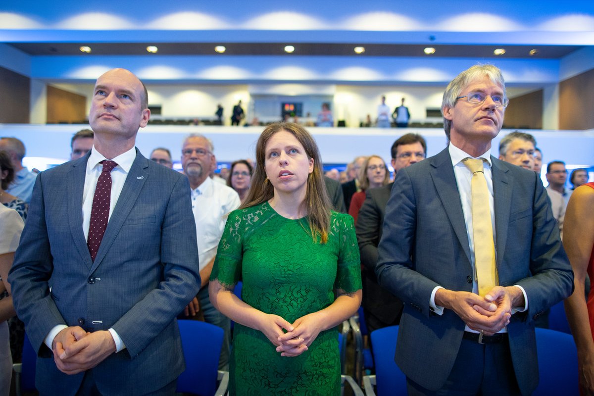 GeerJvanDam's tweet photo. @MarijnissenL Leve de 'gristenen.' Met hun uitgestreken smoelen en 'gewetensvolle' vrome praatjes. En hun kut-#Bergrede. Jezus noemde dat slag 'witgepleisterde graven.' Van graf. Leve Pasen! #christenunie @christenunie https://t.co/T1MTrgIWNh