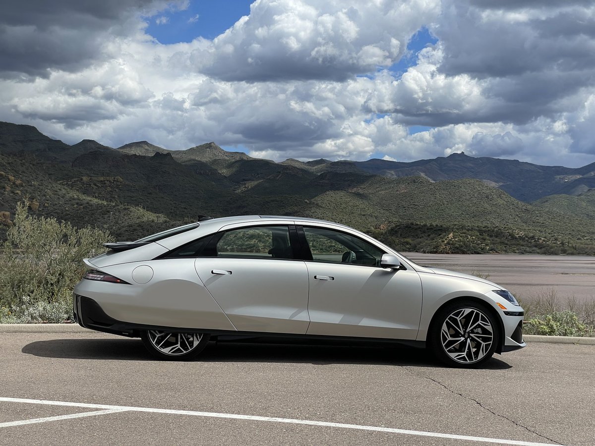 Random Photoshopper tweet media