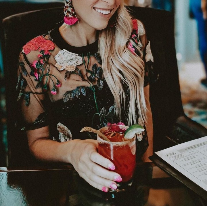 High Fives, Cocktail vibes. Spend your happy hour with good friends &amp; our handcrafted cocktails. 

📸 <a href="/jaden/">Jaden</a>.gamble instagr.am/p/CqWEMJgs0tz/