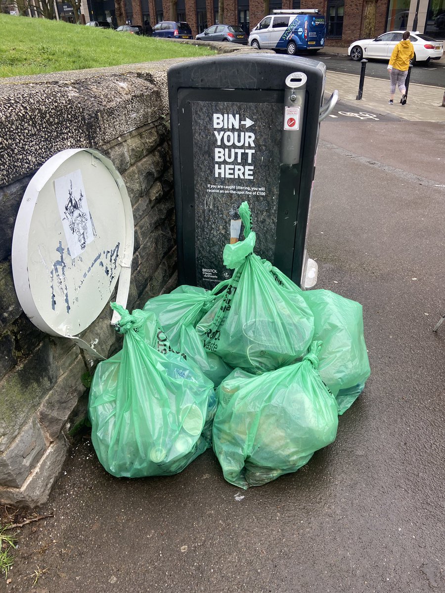 I can't believe we collected this much rubbish in only 45 mins in #CastlePark at lunchtime! Proud of our efforts as part of the @KeepBritainTidy #GBSpringClean & thank you to @BristolWaste for lending us the kit! #LitterHeroes @irwinmitchell #Bristol @IsabelleSelley @ZLivad