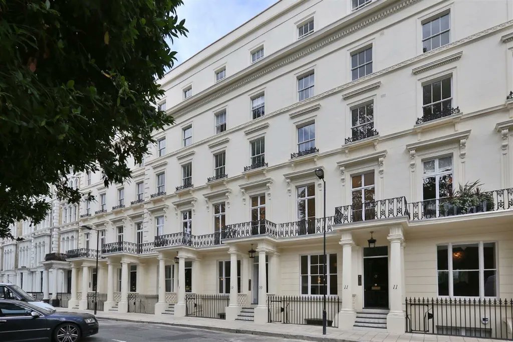 Just_Us_Global's tweet photo. This is an absolutely exquisite, 150.0 sqm, 3 bedroom lateral apartment flat situated on the 2nd floor of the new development Leinster Square. 

Price : £ 3,870,000

For More Information :   
https://t.co/2AIViXxv2K

#londonrealestate #londonflat #londonluxuryapartment #london https://t.co/aba1kjkYgL