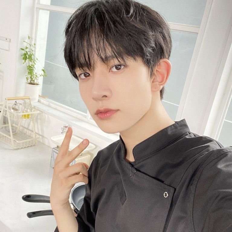 brforyeji's tweet photo. • heeseung or niki https://t.co/jsPufGLGCL