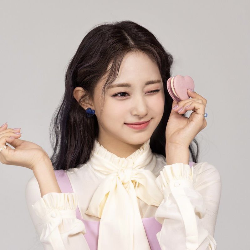 brforyeji's tweet photo. • nayeon or tzuyu https://t.co/dAFWezbyLz