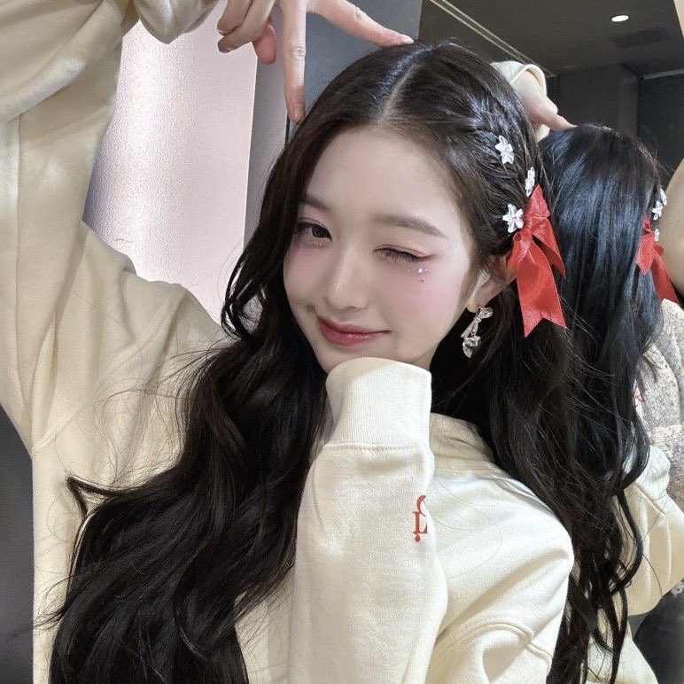 brforyeji's tweet photo. • eunbi or wonyoung https://t.co/AFNb78ESjm