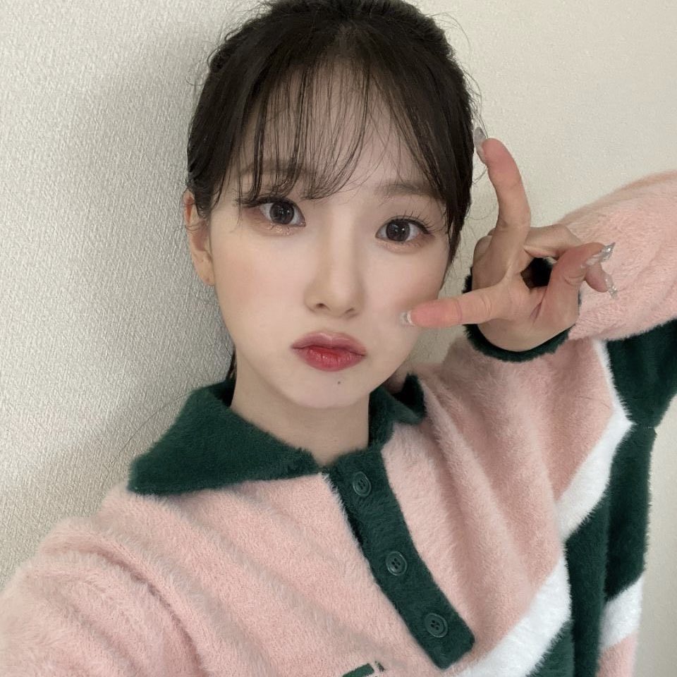 brforyeji's tweet photo. • yujin or yeseo https://t.co/qLVbJZwGgq