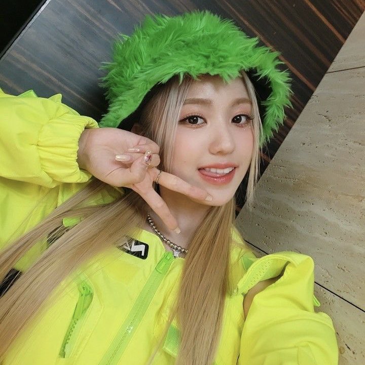 brforyeji's tweet photo. • yujin or yeseo https://t.co/qLVbJZwGgq