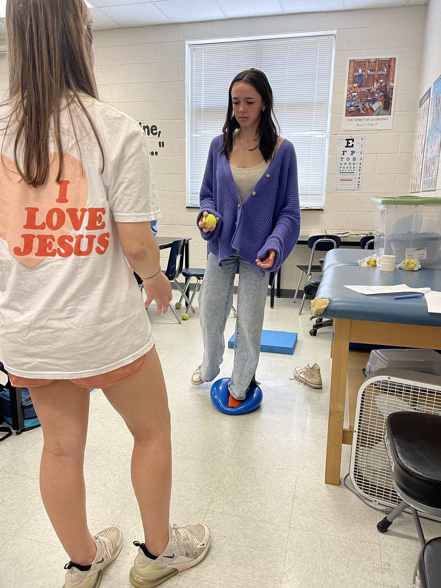 ReaganSportsMed's tweet photo. Pt2. Ankle rehab lab in Sports Med 2 https://t.co/DSaXnhPWJO
