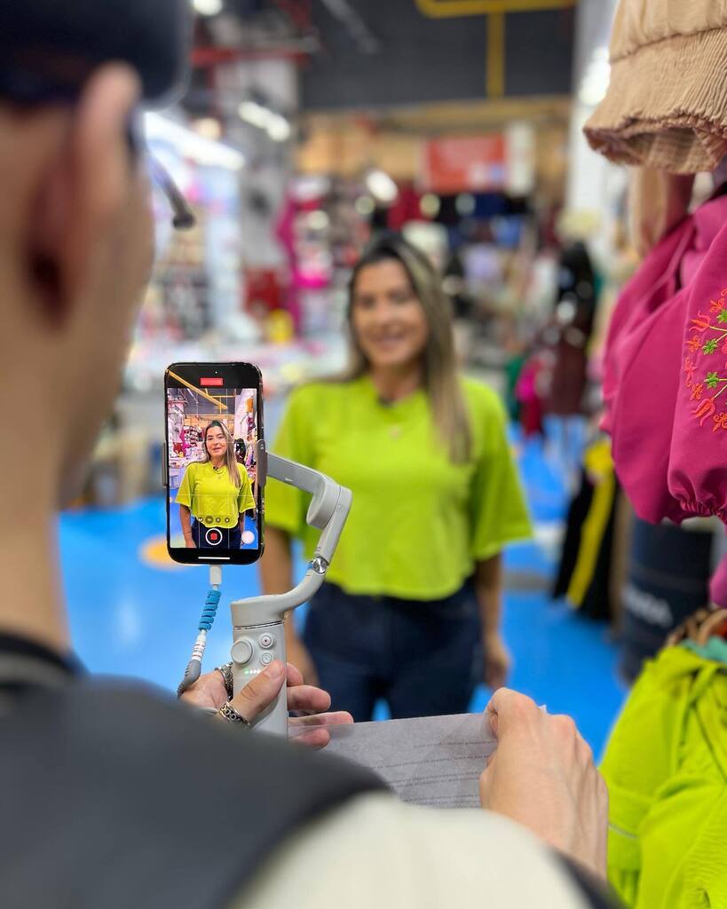MeloRuama's tweet photo. OS SEM FILTROS DE HOJE … em um único dia consegui registrar o que acontece nos bastidores que as vezes não consigo mostrar… hoje conheci 02 anjinhos no Bras que pude de alguma forma lembrar da minha infância e contar para eles quem eu fui e qual foi … https://t.co/PoTXaIDmDm https://t.co/VBuXRIErx1