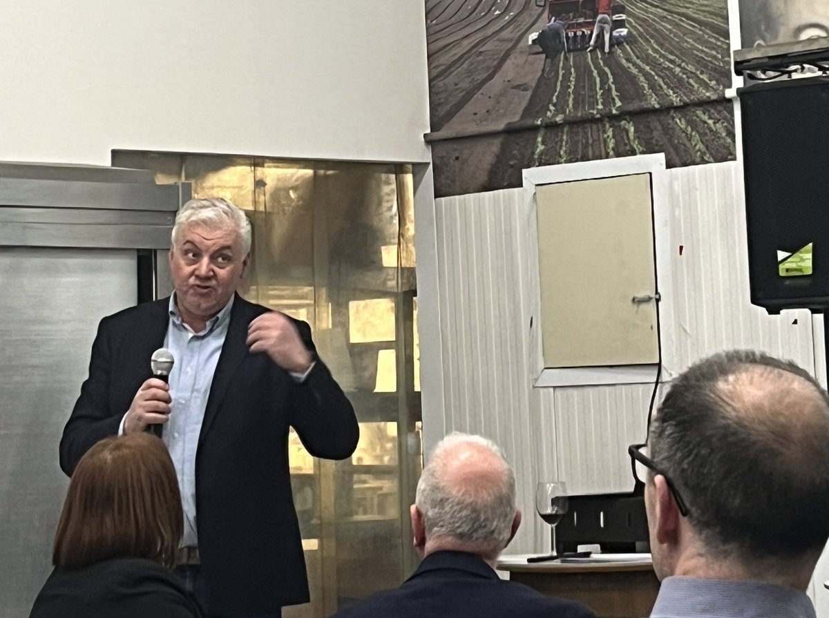Ballymun4biz's tweet photo. Some hello’s to new connections and some goodbyes to old friends. It’s been A wonderful evening in @buddysmarket thank you to everybody to came along tonight, please continue to support small businesses #b4bconnect #buddysfarmersmarket https://t.co/9ghEvCVvnz