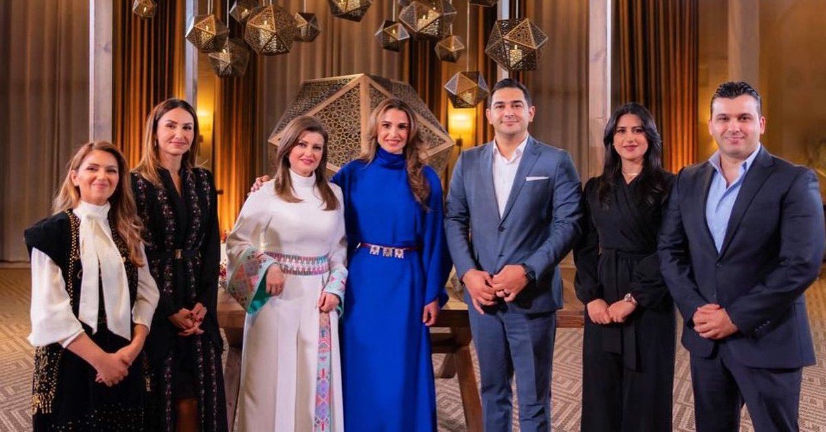 تشرفنا بتلبية دعوة جلالة الملكة رانيا العبد الله للإفطار في قصر الحسينية مع جمع من الزملاء والمبدعين من أبناء الوطن.
كل الشكر والامتنان على الدعوة الكريمة وحفظ الله الأردن قيادة وشعبا 🤲