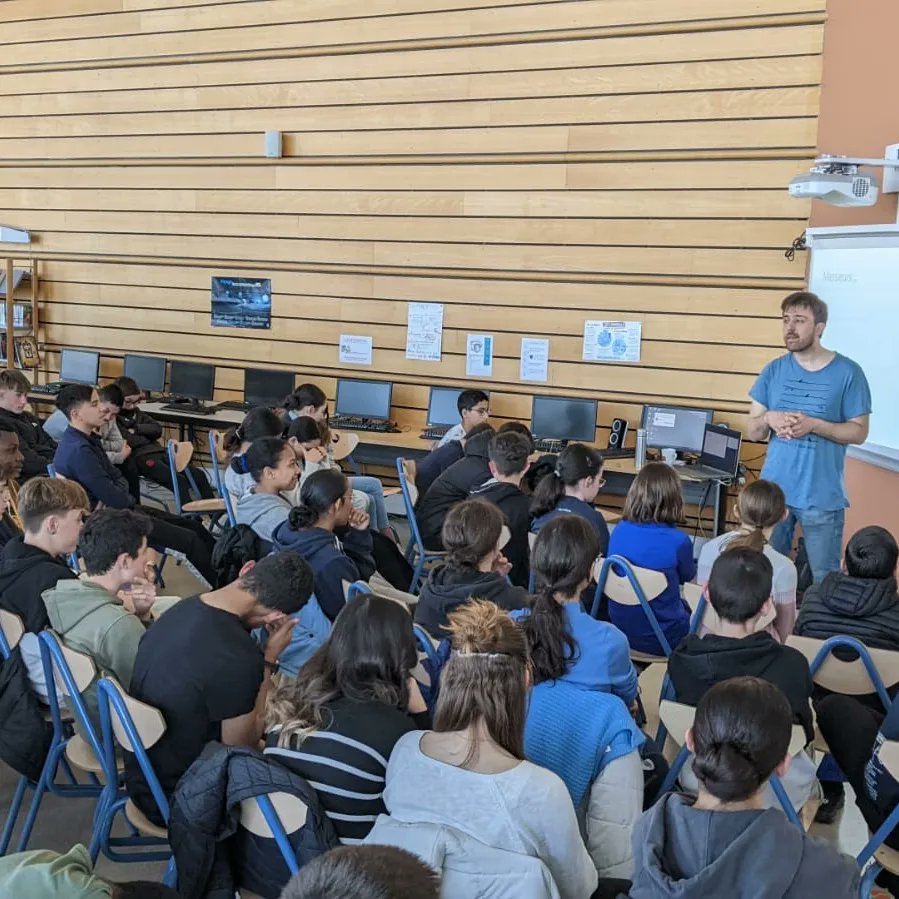 AntoninAtger's tweet photo. Une intervention scolaire... de chouettes rencontres... et des retours qui font plaisir 😁😁. A bientôt au collège Yvon Morandat ! #Fakenews #Interfeel https://t.co/2LdbhR7H9k