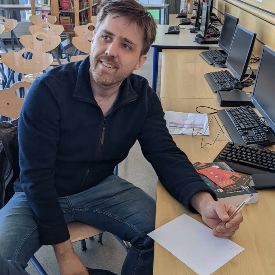 AntoninAtger's tweet photo. Une intervention scolaire... de chouettes rencontres... et des retours qui font plaisir 😁😁. A bientôt au collège Yvon Morandat ! #Fakenews #Interfeel https://t.co/2LdbhR7H9k