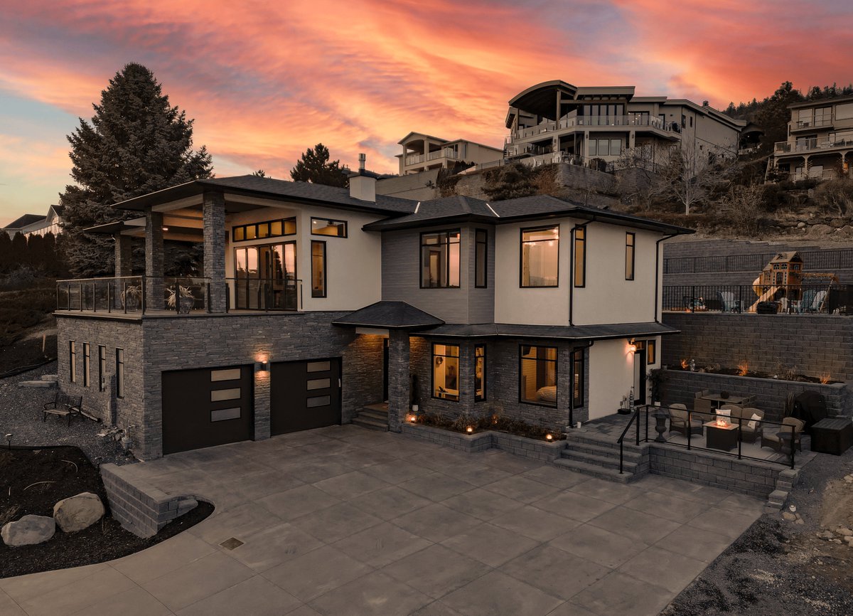 Indoor-Outdoor Living in Prestigious Lakeview Heights Just Minutes off the Wine Trail. This custom home boasts incredible lake views and offers a blend of indoor and outdoor living.
Click here for pricing and photos: bit.ly/40GSX1V
#newlisting #westkelownarealestate