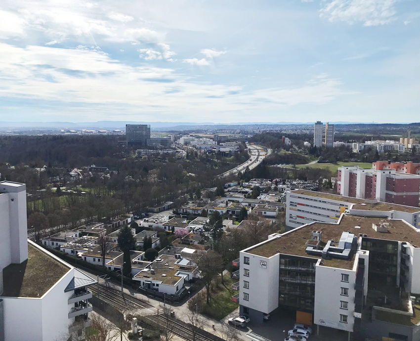 We stayed in s a great apartment in #stuttgart on the 16th floor. There was an Irish Bar underneath the block. Guess where we spent our evenings after our day at #messestuttgart ? This was the amazing view.