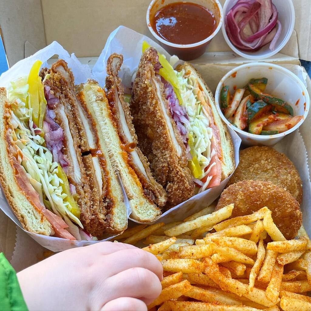 PhlFoodGuide's tweet photo. If you are serving fried things at your food popup, I need to be there.  So, back to Taco Heart, but this time for @soul_busan and I brought @philadining &amp; a hungry toddler with me. 

Pop in to find Soul &amp; Buson there this April on the weekends in the ev… https://t.co/ne35lgLJeV https://t.co/U3fyBMdBn1