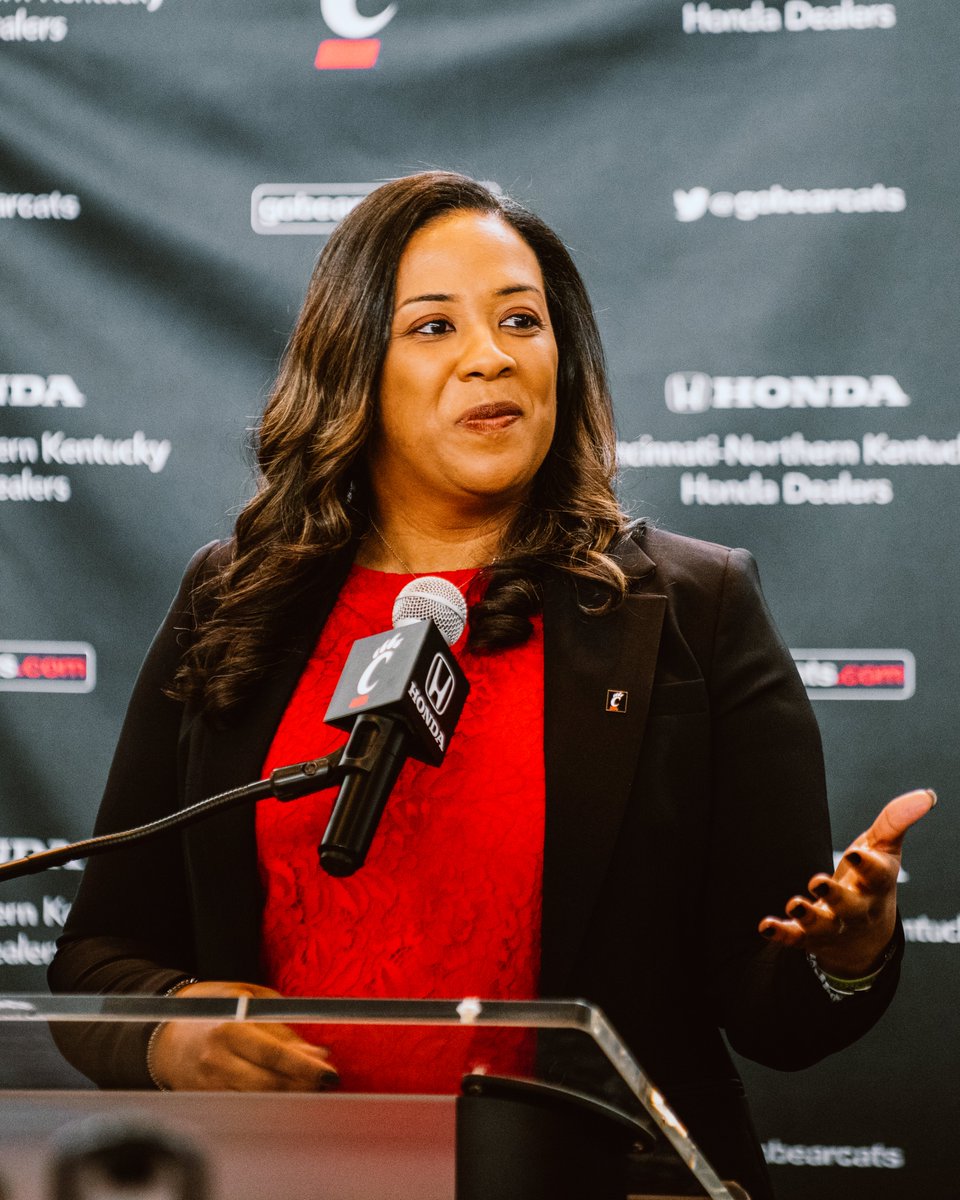 A new era in Cincinnati ✨

#Bearcats