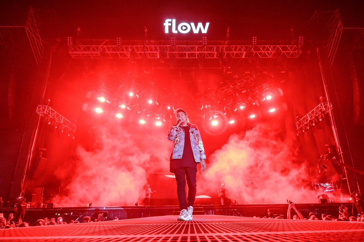 lollapaloozaar's tweet photo. Chano dio un show hermosooooo! @CHANOTB https://t.co/m6AYMcM4yr