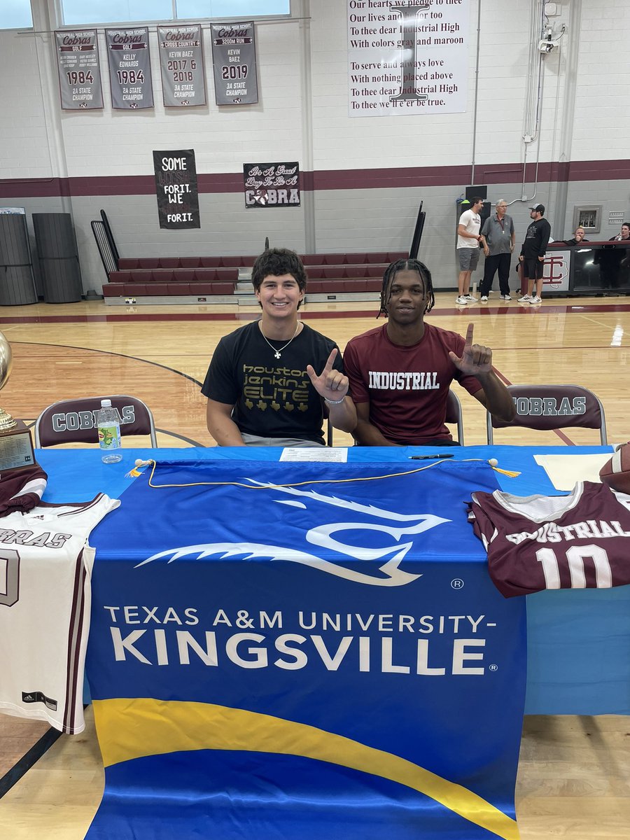 Garza2Ashton's tweet photo. Congratulations @ho5ey for signing with @JavelinaNation. Good luck in the future🖤 https://t.co/OeHchNTsUR
