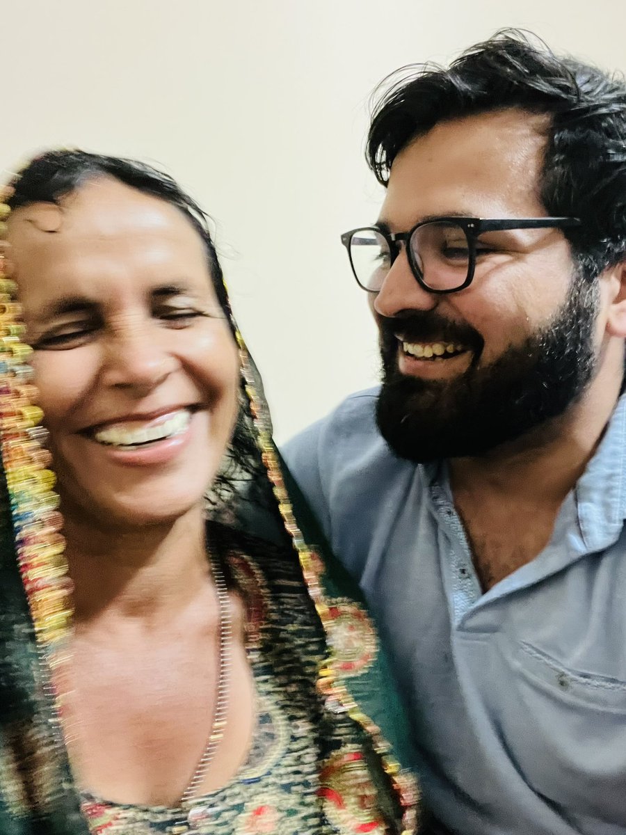 RKGujar's tweet photo. Amma in America 🇺🇸 Life has changed since yesterday. Grateful &amp; in gratitude to see her flying for the first time. 🙏🏼😍🥰 https://t.co/O5PL6jf6NN