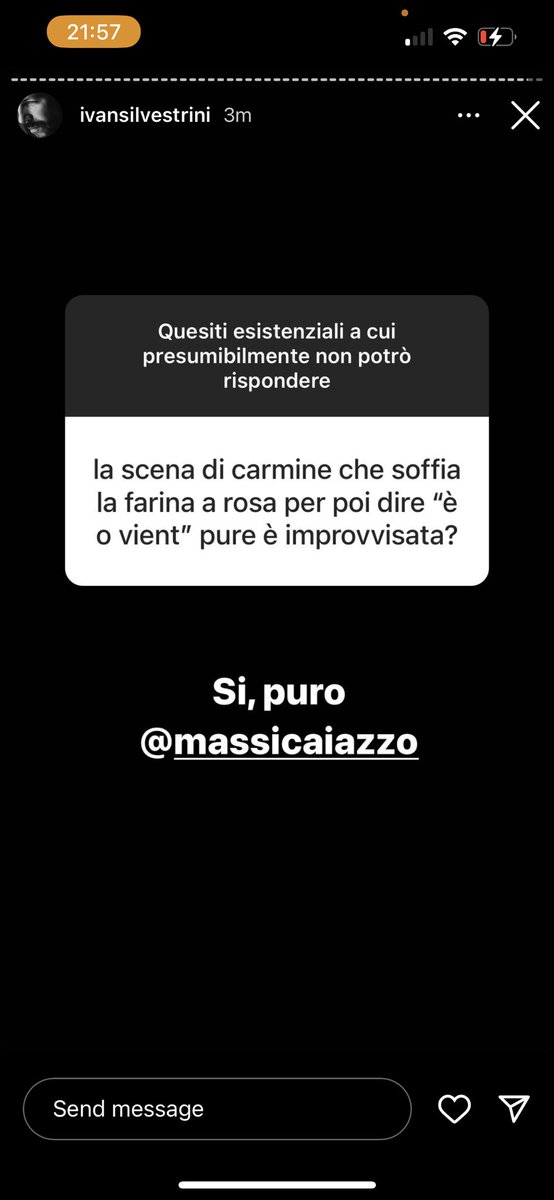 i08chan's tweet photo. massimiliano caiazzo non ha bisogno di nessun copione lui fa da solo https://t.co/kZ3ff184rz