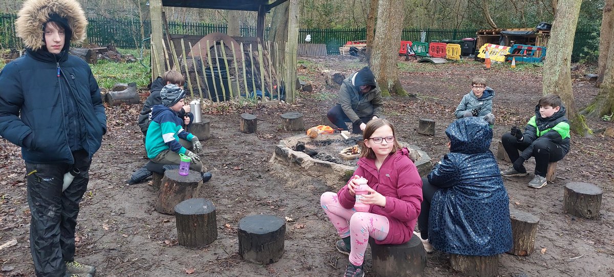 wildlingsDN's tweet photo. Community Forest school this evening in Intake. Kelly Kettles and Smore's.  Lots of free play and experiential learning @MayorRos
@MyDoncaster
@Doncaster_OA
@TeamDoncaster1
@CentralAreaTeam
@DN_Child
@HubsYouth
@WellDoncaster
@WBDoncaster 
@doncastermoving
@sandallbeatwood https://t.co/iveNeR4Wa6