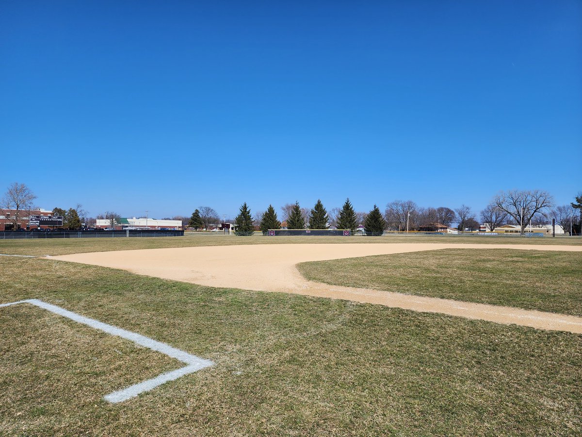 molinebaseball's tweet photo. You are looking live at a #sunsplashed Holmgren Field on this fine Tuesday afternoon! Pretzels @ Maroons, 4:30p CDT. Join us... ⚾️ https://t.co/OoAkkMSDHu
