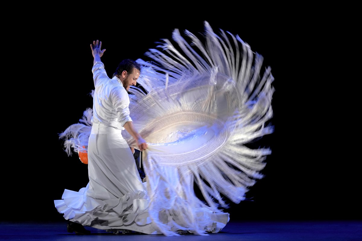 flamencoMlg's tweet photo. Arrancamos esta VIII edición de la Bienal de Arte Flamenco de Málaga con Manuel Liñán, Alfonso Losa, El Yiyo y Carrete, juntos en un mismo escenario. 

Una gran gala inaugural que no puedes perderte el 29 de Abril en el Auditorio Edgar Neville en Málaga.👇🏻
https://t.co/Uutzpdoaob https://t.co/VqbXgSYV0j