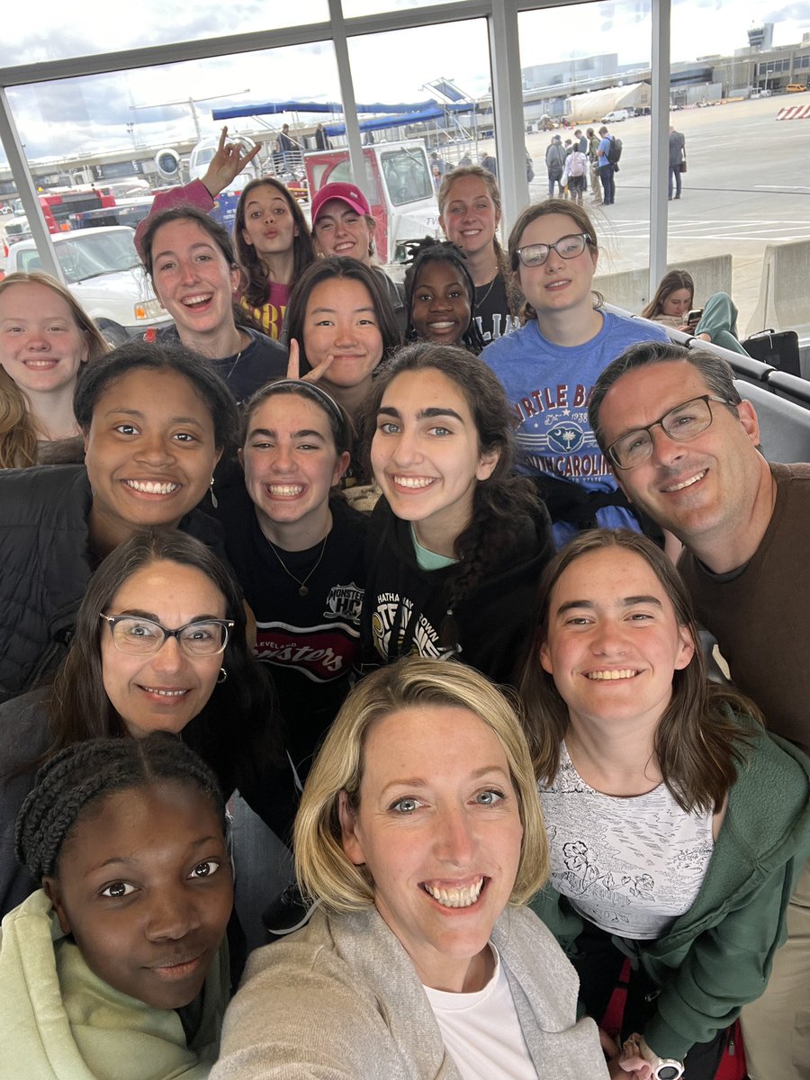 HBSpain's tweet photo. Last group photo!! Getting ready to board in Philly. Cleveland here we come 🤎💛 https://t.co/FCx8lSgtIa