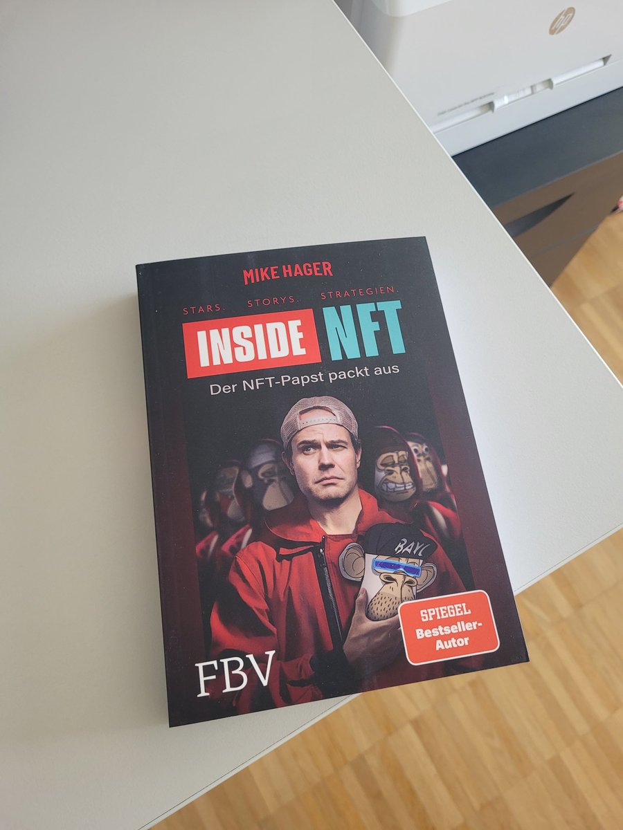 Today my long-awaited book from <a href="/nullinger/">warrenhimself 🎟💚</a> arrived. I am curious what there is to discover🤓
