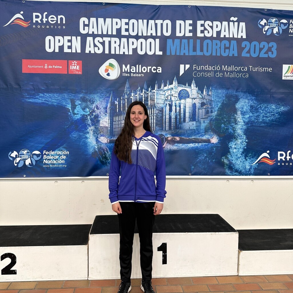 natacastilla's tweet photo. Nuestra representante @carlotaurizarna ya se encuentra en Palma de Mallorca para la disputa del Campeonato de España Open Absoluto que comienza mañana.

Carlota participará en las siguientes pruebas:

- Miércoles 29: 50 braza
- Jueves 30: 100 braza
- Dom… https://t.co/USsgtPKZ8t https://t.co/mShfP5IdVe