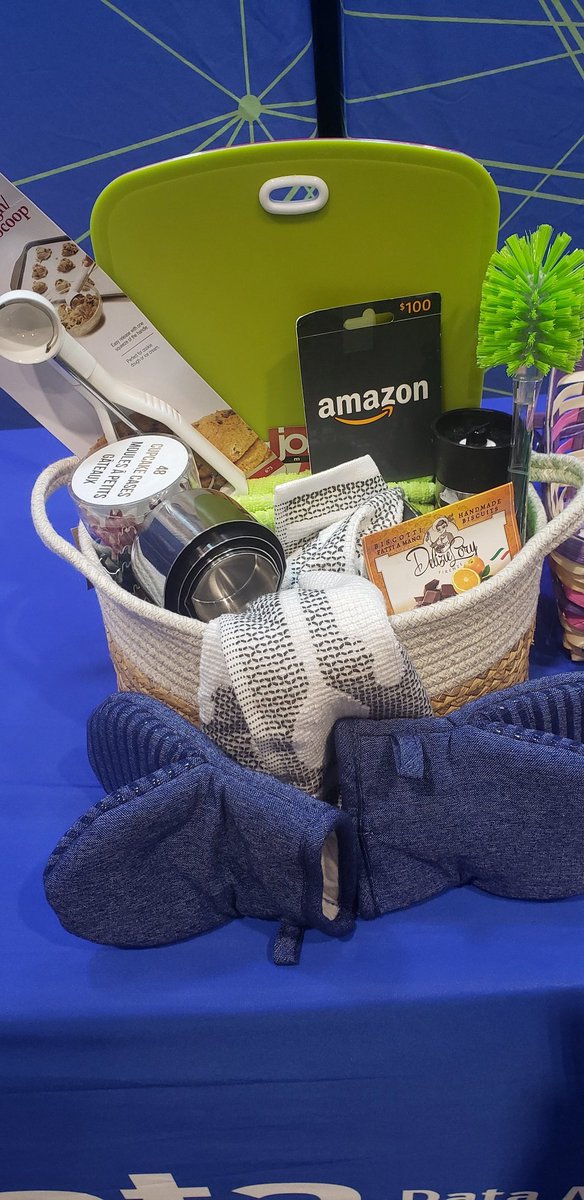 jwalery's tweet photo. @idatainc selected its raffle prize winner at #elive2023. Congrats to our winner from St. John's University. https://t.co/7m3oVex1fn