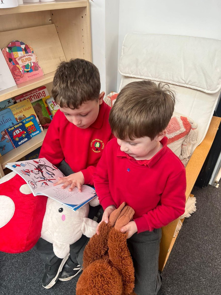 TheFederation1's tweet photo. Today, reception welcomed learners from year 5 into the classroom to read some of our favourite stories. We loved listening to them read and were blown away by how talented they are. Thank you for inspiring us and being such positive reading role models. #CEPREC #CEPY5 https://t.co/PxQcmEdkzl