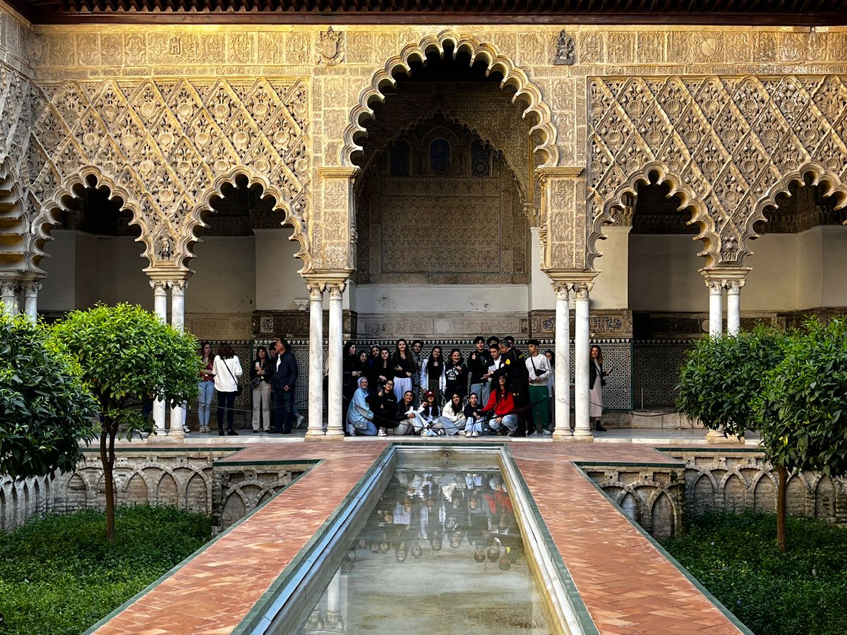 EFIDjeddah's tweet photo. Nos élèves de 2nd ont eu la chance de partir à la découverte de l'Andalousie, accompagnés par leurs professeurs d'espagnol et d'arabe. Une expérience pluridisciplinaire afin de découvrir la richesse culturelle et historique de la péninsule ibérique. #EFID #Andalousie #mlfmonde https://t.co/qqvyFr5kfM