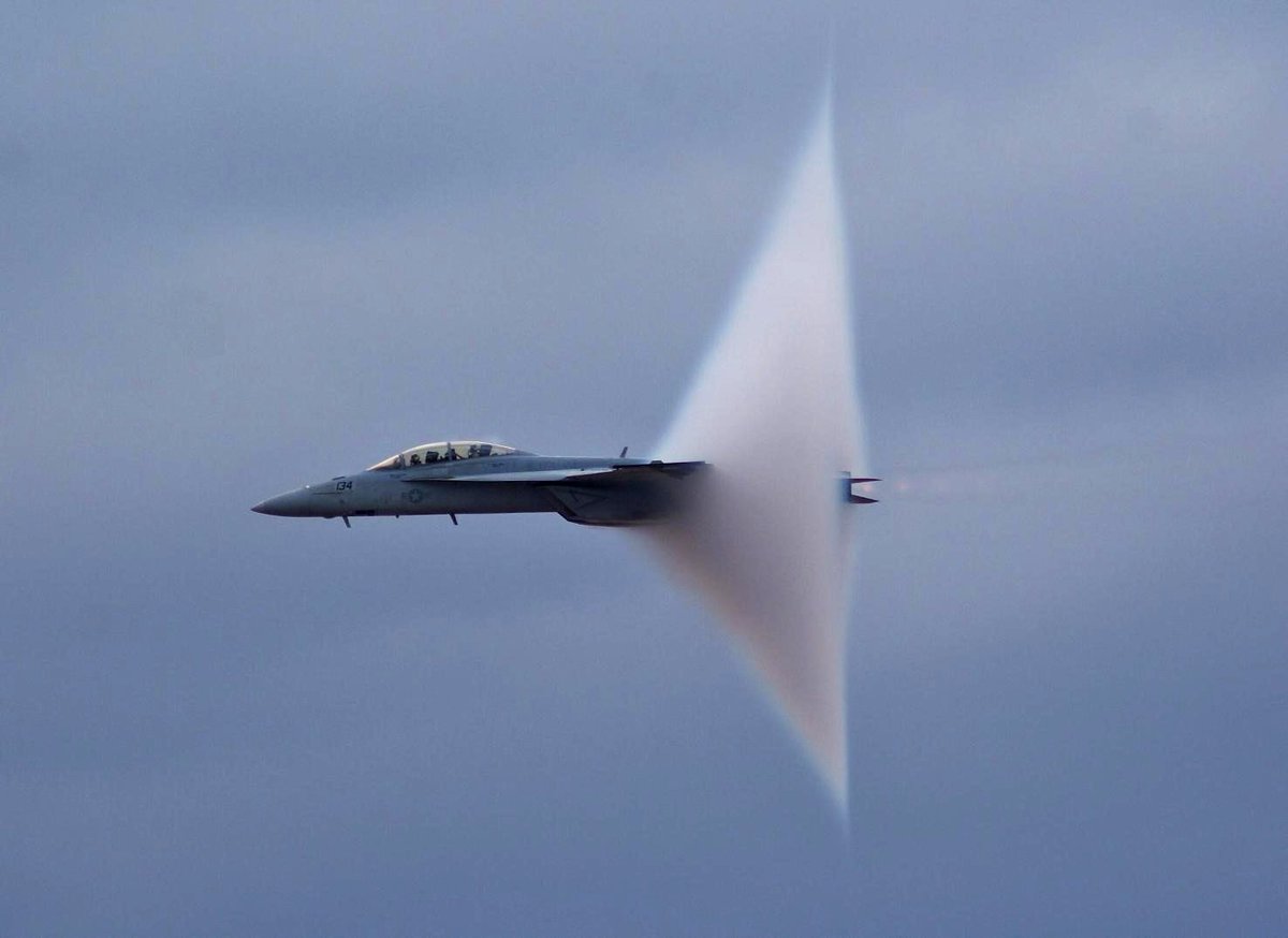 AlbertoGuardone's tweet photo. @DrChrisCombs Chris why don’t you comment on this sonic boom? https://t.co/vgJEV0RfVx