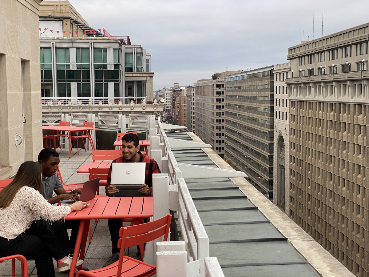 ⁦@GeorgetownURP⁩ students in a work session while visiting the offices of ⁦@ZGFArchitects⁩. ⁦@DowntownDCBID⁩ ⁦@GeorgetownInDC⁩