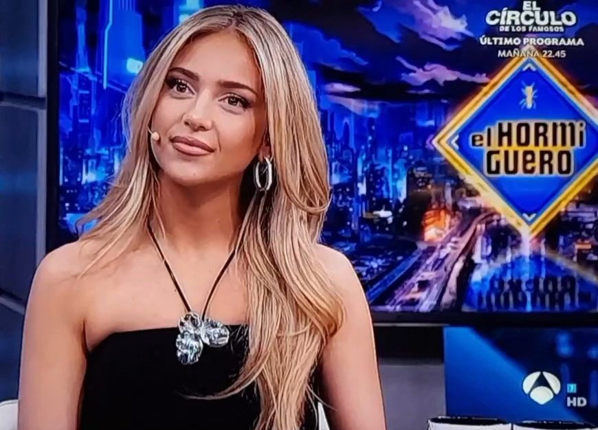 claudiomt98's tweet photo. DIOSA😍
#AnaMenaEH #AnaMena #Menasier #Bellodrama https://t.co/M20sopCVNw