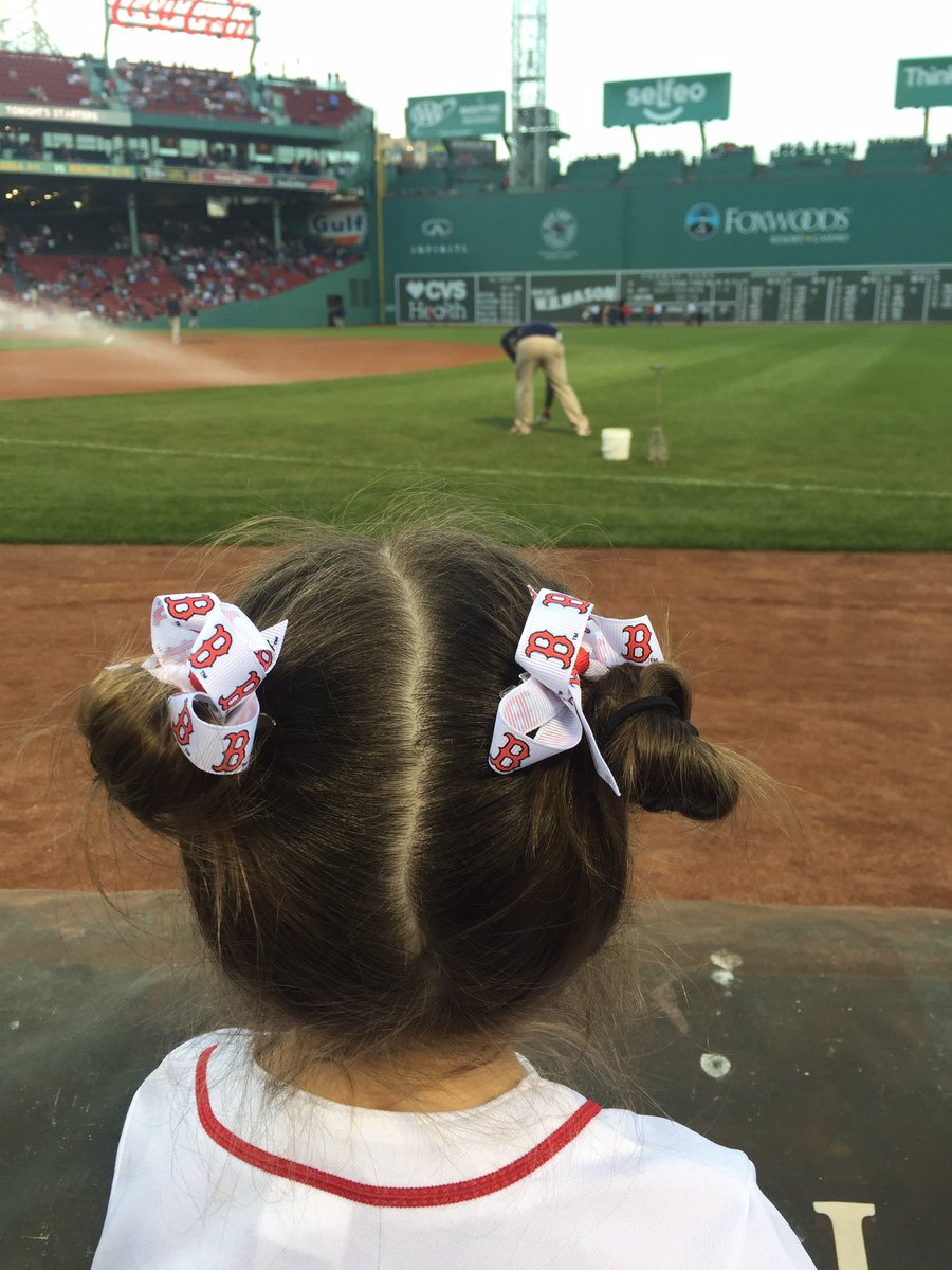 sandypapATL's tweet photo. @steakshapiro @sportsandra @929TheGame Taking my daughter to her first game at Fenway, against the Yankees, when she was 3, and her being a lifelong Sox fan because of it. Go Sox baby! https://t.co/JYb9t9zwTD
