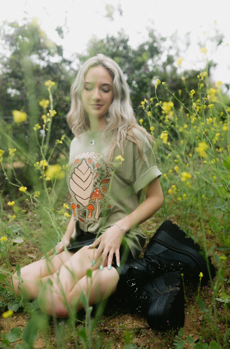 lumasimusic's tweet photo. FIRST EVER LUMASI MERCH DROPPING FRIDAY 3/31 @ 12PM CST
•
•
special thanks to @ blooming.lau (insta) for the amazing desgin, @aanyanigam for these beautiful photos, @averyysweet for all the help and support, and everyone who pre-ordered 💚 https://t.co/q2Y0bvh6OI