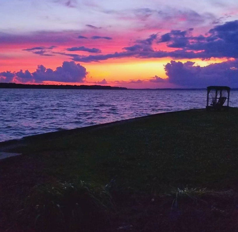 MarieSkillern1's tweet photo. Absolutely Beautiful!!😍 I'll say it again, nothing can beat a lake sunset!

📸 @chrissiebannister

#lakes #lakehomes #lakehomesrealty #lakelife #lakeliving #lakelifestyle #lakerealty #lakerealtor #lakerealestate #alabama #alabamalakes #muscleshoals #florence #wheelerlake #sunset https://t.co/fbOi3cC08j