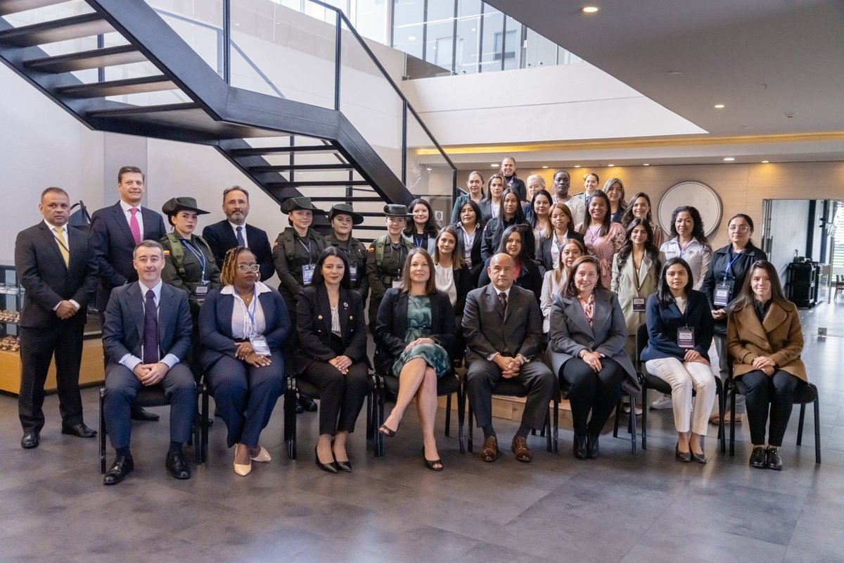 UNODCROCOL's tweet photo. #Colombia 🇨🇴 | En #Bogotá se llevó a cabo la 1⃣ Reunión Regional de la Red de Mujeres de @UNODC_WCO_CCP para Latinoamérica y el Caribe, donde participaron funcionarias de las unidades de control portuario de 🇧🇴🇧🇷🇨🇷🇪🇨🇸🇻🇬🇾🇯🇲🇵🇾🇵🇪🇵🇦🇭🇳🇩🇴🇨🇴 https://t.co/KyuF5Jwla6