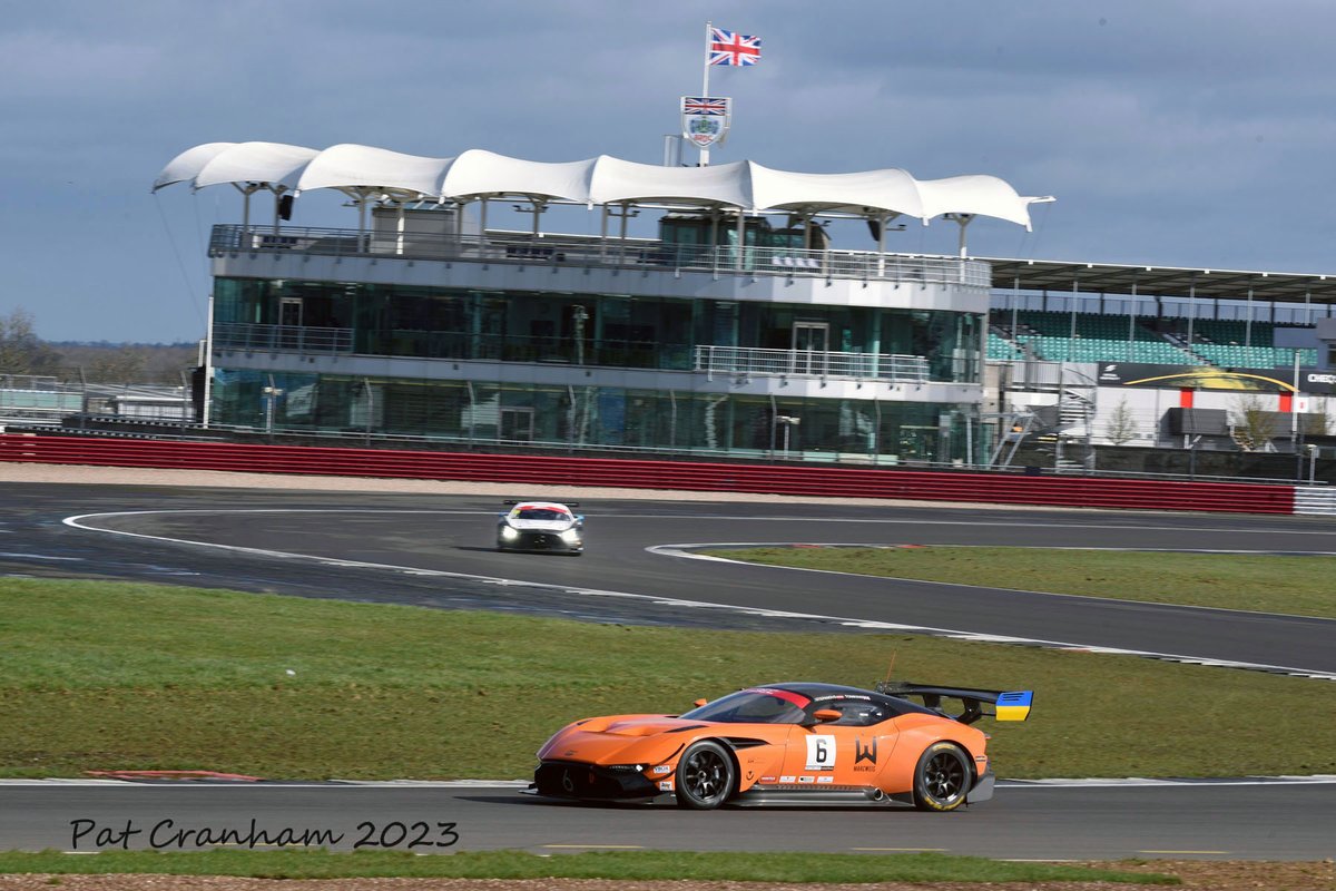 Images from the <a href="/BECRacing/">British Endurance Championship</a> from #Silverstone can be found here facebook.com/media/set/?van…