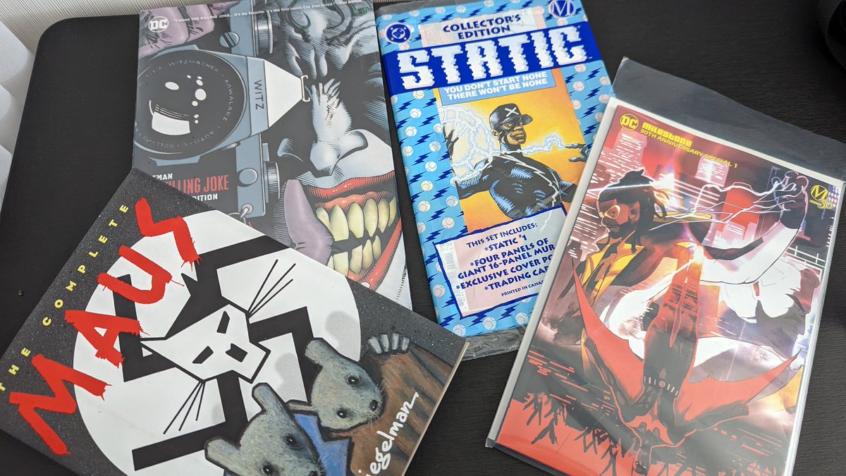 sh3k1n4h's tweet photo. Gifts, toys, #comics, and graphic novels from LA with @NikDraperIvey #StaticBeyond, Milestone Media ✊🏾30th anniversary Static Shock ⚡, and @ThankYouRobotco 🤖 by @Naemaurum, plus shout-out to the @Chainhoppers #comic store debut! 🥳 https://t.co/5ITfZygMC4