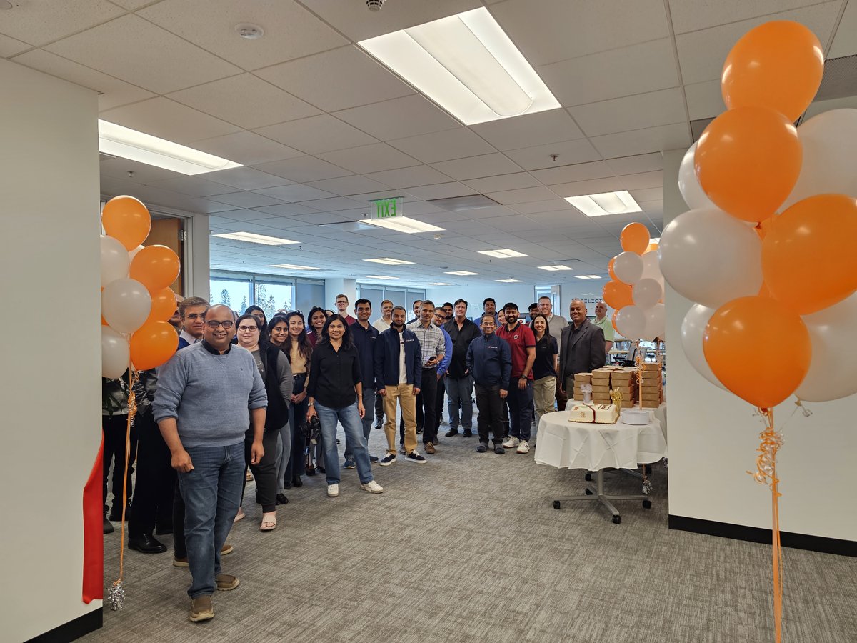 In case you missed it, here are some highlights from Selector's grand opening of our new office! 🎉 We kicked off the celebration with a ribbon-cutting ceremony and welcomed our European team members who joined us this week.