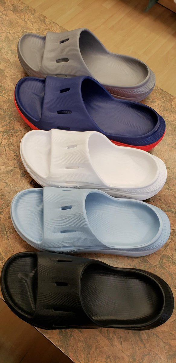 WaterlooRR's tweet photo. HOKA ORA Recovery Slide 3

A comfort-driven style designed for downtime. This sustainable spinoff treads lighter with an earth-friendly sugarcane footbed. Grounded in the same dual-density geometry and injection-molded outsole as the original icon! https://t.co/fe0vl84j2C