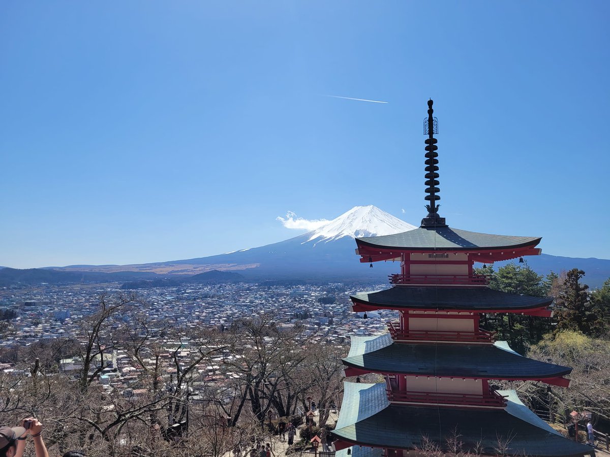 Episode 149 is LIVE! This special episode takes us to Japan as Peter recounts his tales of visiting the magnificent country. Don't worry, there's a lot of geeking out moments for everyone to enjoy. 

bit.ly/40rjErU