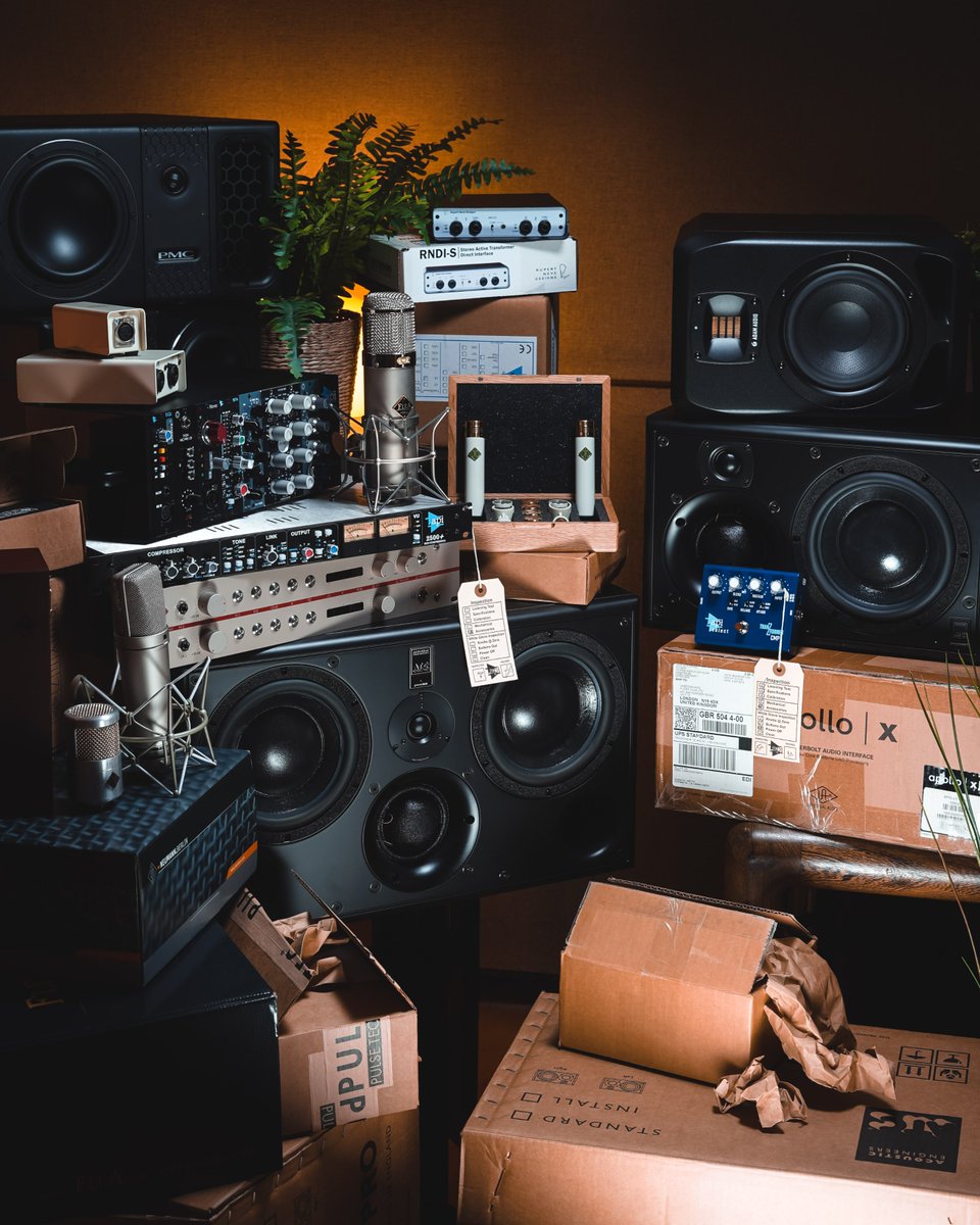 Our big open-box CLEARANCE SALE is now live!📦🙌 
With the end of tax year fast approaching, now is a good time to pick up a great deal and save in our big open-box sale, with offers on Neve, API, Neumann, Flea and much more!
shop.funky-junk.com/shop/tag/clear…
