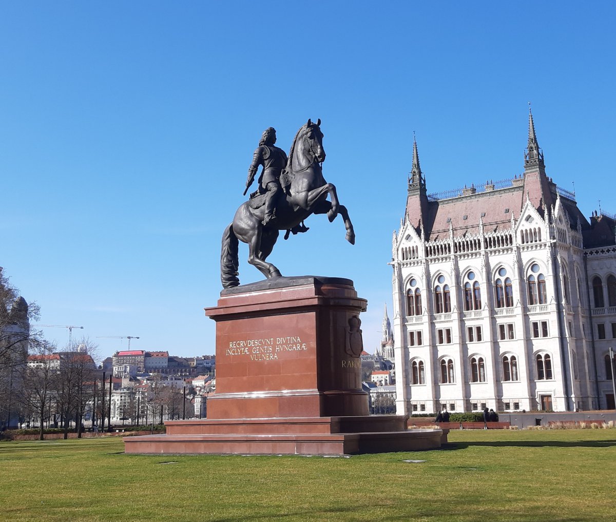 PilgrimBudapest's tweet photo. Prince Ferenc II Rákóczi led a failed war of independence in C18 to protect HU autonomy.
Lived in exile in FR by Carthusians, later in TY 👇
https://t.co/pQzetNOJC8
Wrote Catholic spirituality works (Confessions) & became confessor of faith.
His monument is on #KossuthSquare https://t.co/jpjwMYJiVc